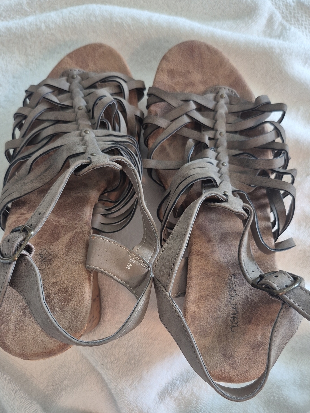 Women’s Strappy Gladiator Sandals Size 8 in Taupe
